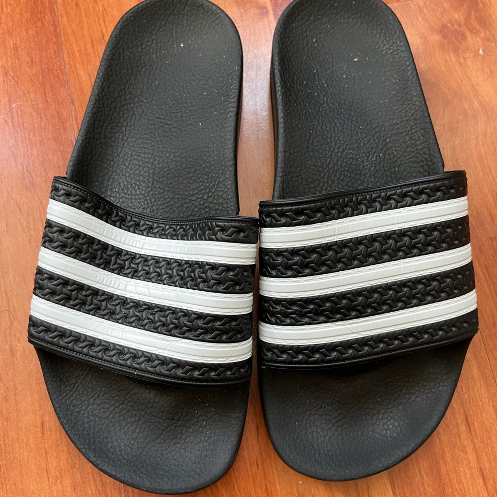 Classic sporty striped adidas adilette shower slides sz 7